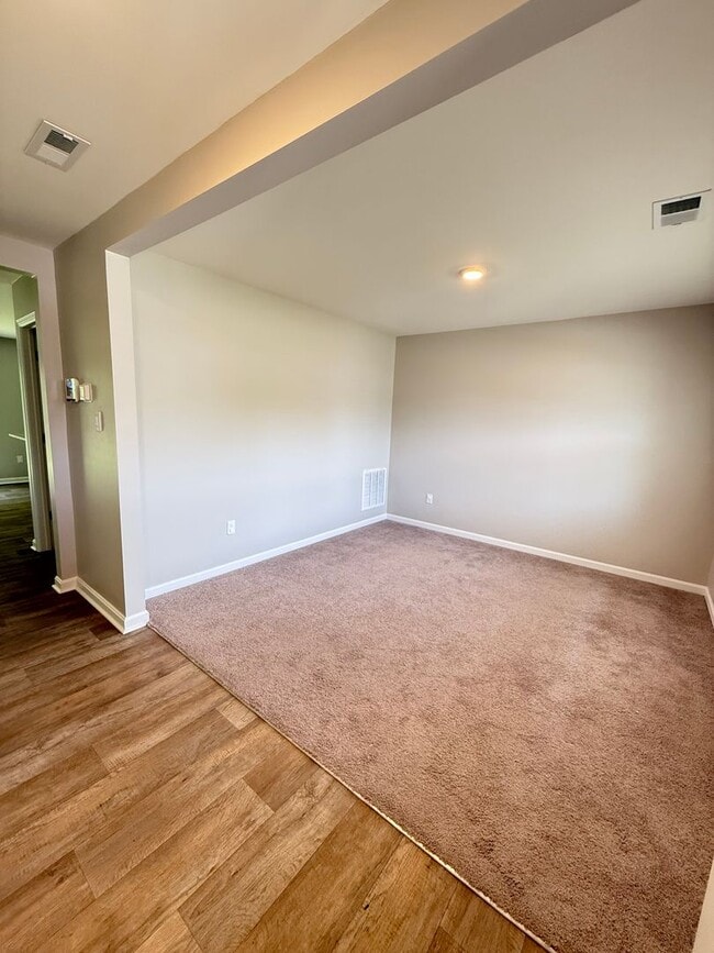 Building Photo - Rivergate