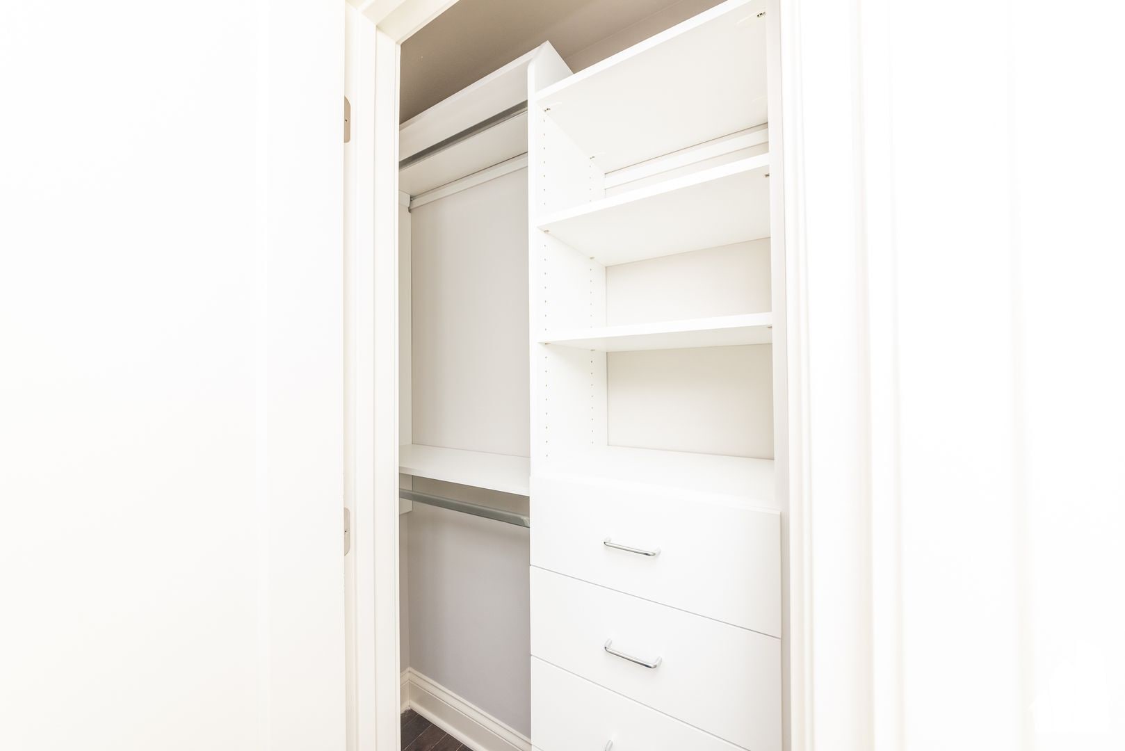 Building Photo - 632 W Wrightwood Ave