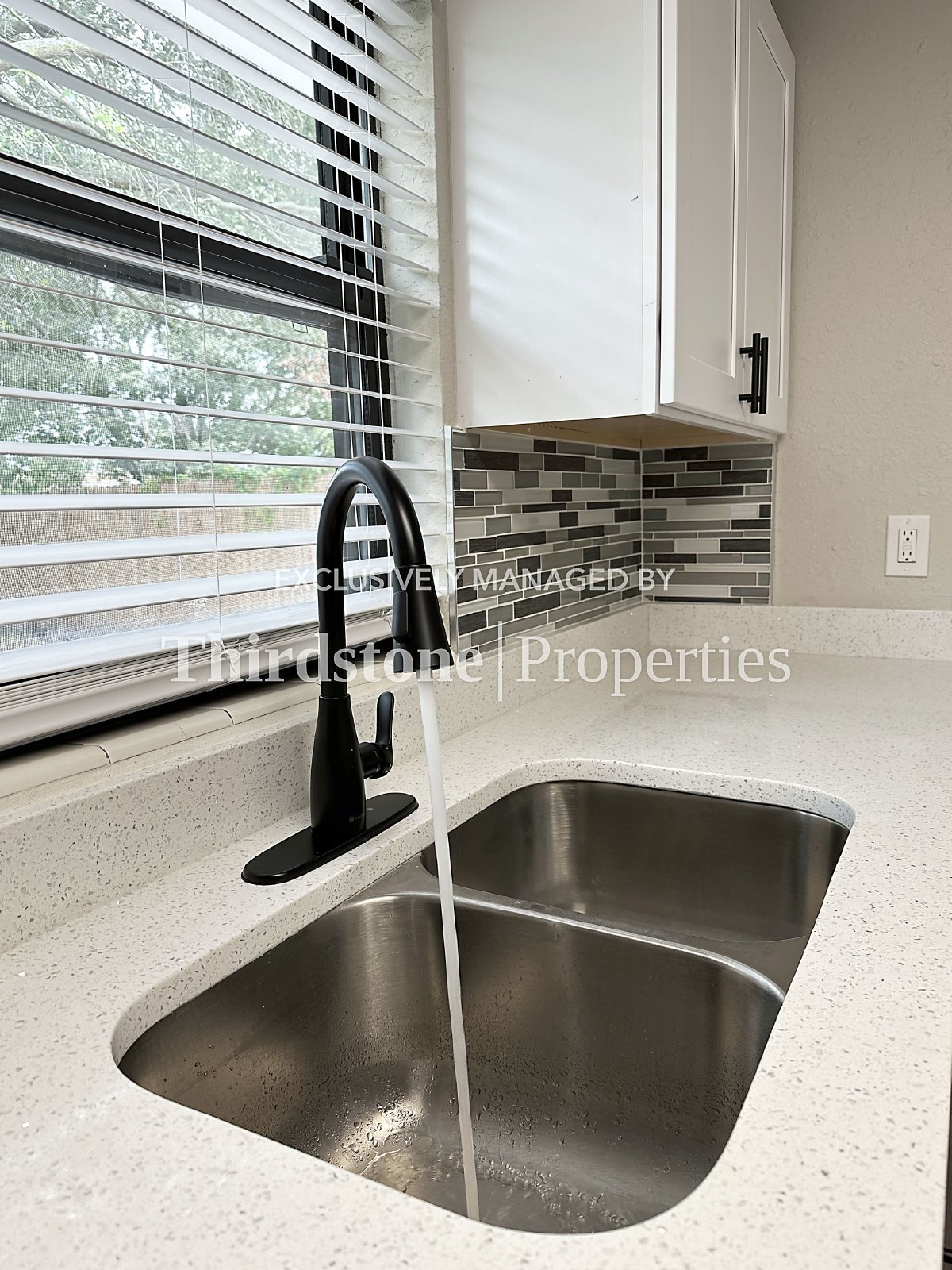 Building Photo - 10833 Liscard Rd S