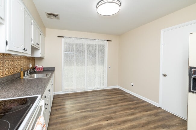 Building Photo - 3945 Starboard Rd