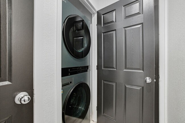 Building Photo - *MOVE IN SPECIAL - $300 OFF FIRST MONTH'S ...