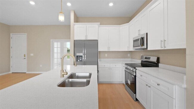 Building Photo - 13647 Begonia Cir