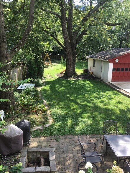 Building Photo - 136 Shawnee Pl