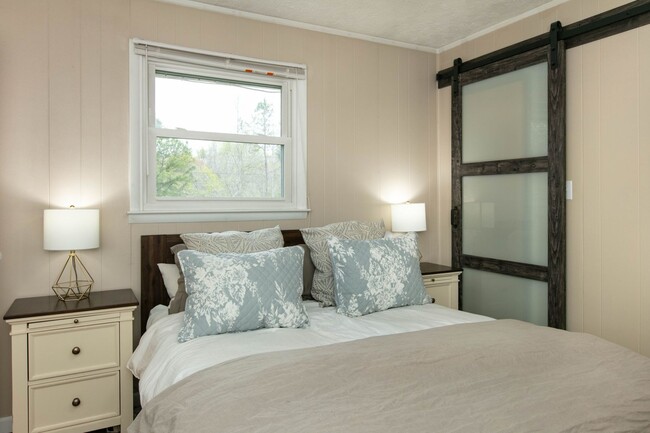 Building Photo - 3BR/2BA Home with Detached Garage – Fletch...