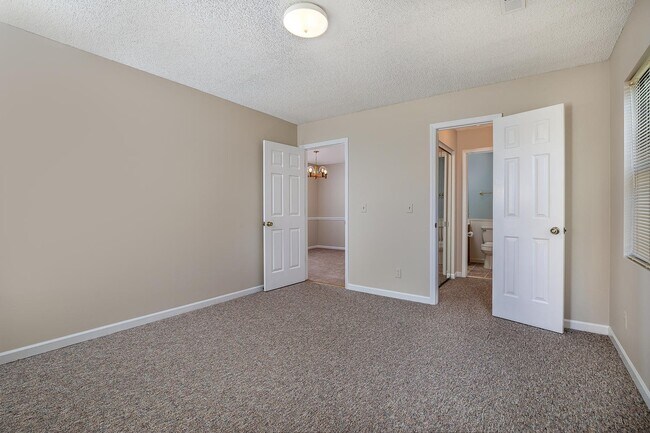 Building Photo - Lovely South Asheville Condo