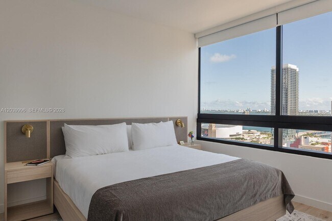 Building Photo - 225 N Miami Ave
