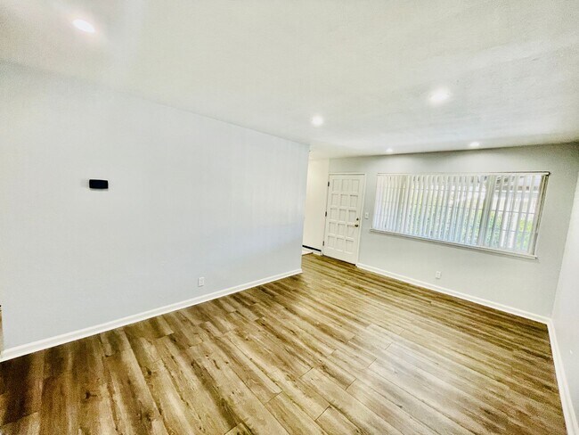 Building Photo - 640 Pinewood Dr