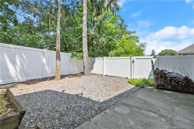 Building Photo - 25 Indian Harbor Dr