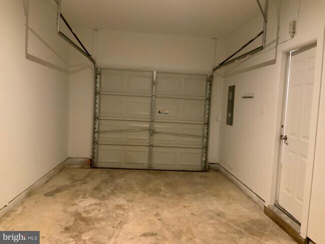 Building Photo - 3301 Castle Ridge Cir