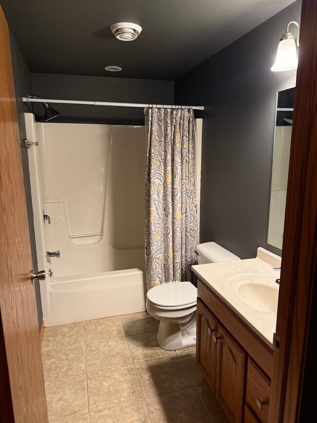 Building Photo - Remodeled 3BR 3BA Duplex in Black Earth –  $2800 month