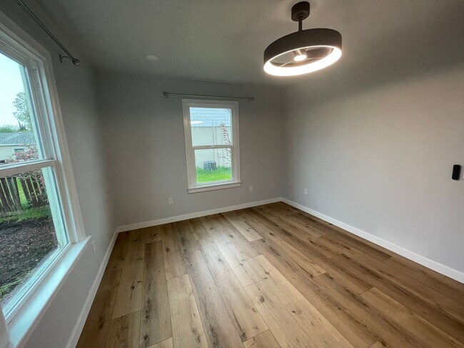 Building Photo - 1-148 1/2 Winema Way