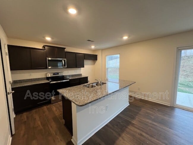 Building Photo - 305 Aspen Dr