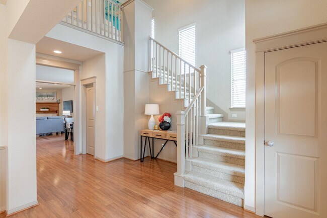 Building Photo - 27 S Mews Wood Ct