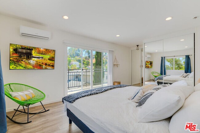 Building Photo - 5343 Tendilla Ave