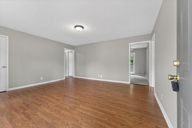 Building Photo - Pet Friendly Three Bedroom!