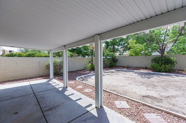 Building Photo - 1 Story home located in Silverado Ranch