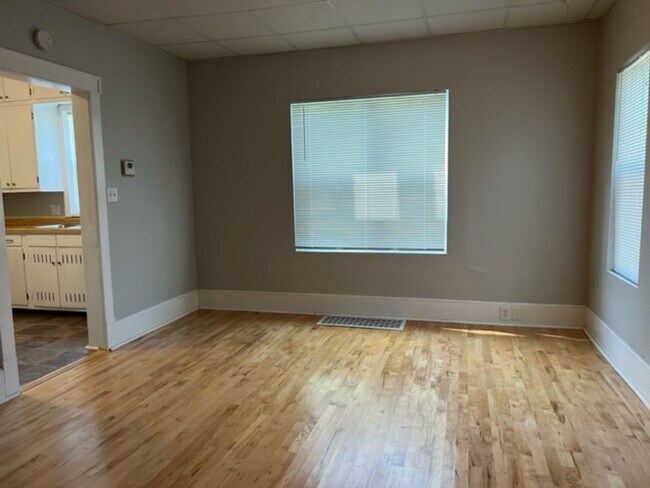 Building Photo - 339 5th St