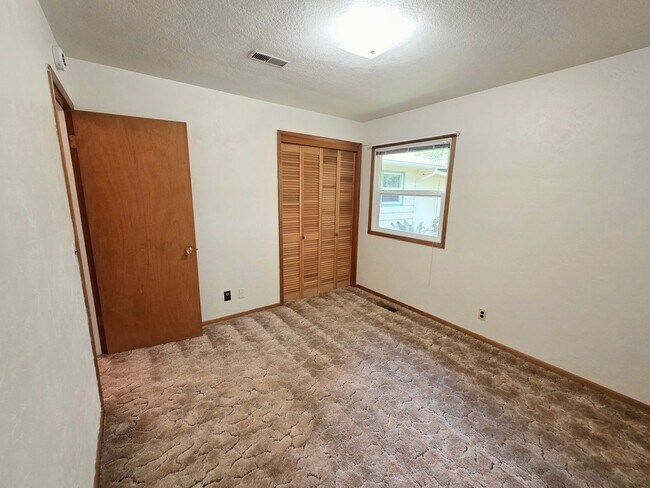 Building Photo - Country Garden in City Limits