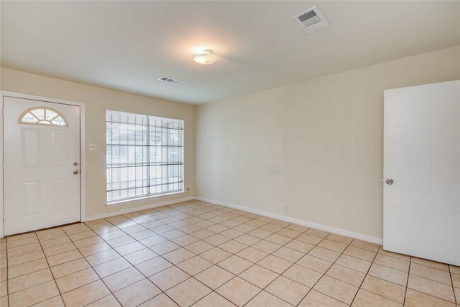 Building Photo - 9526 Balsam Ln