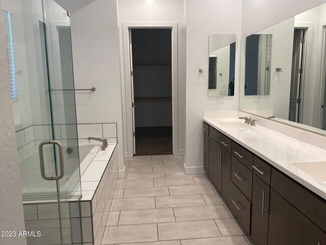 Building Photo - 7218 W Pinnacle Vista Dr