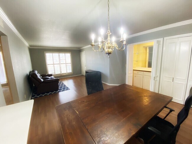 Building Photo - 2 BD/1.5 BATH MOVE IN NOVEMBER MINUTES FROM MCNAY ART MUSEUM!