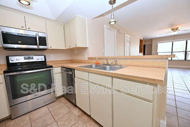 Building Photo - 349 Market Square E