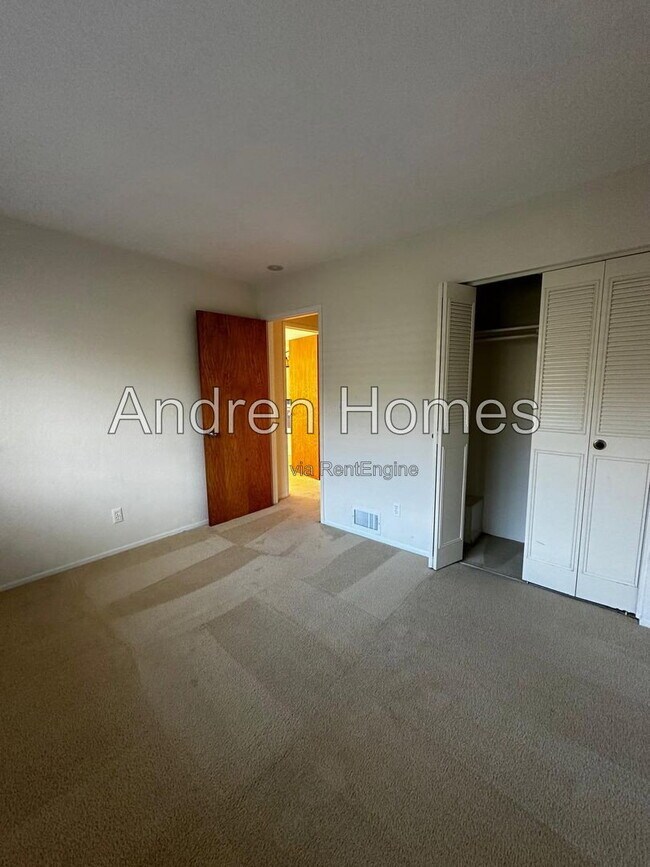 Building Photo - 1540 42nd Ave