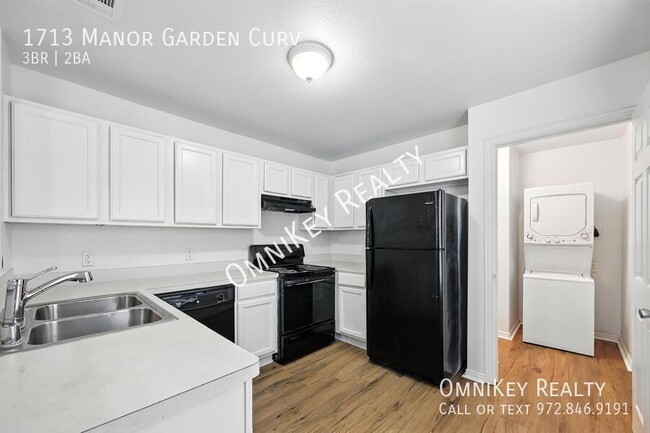 Building Photo - 1713 Manor Garden Curve