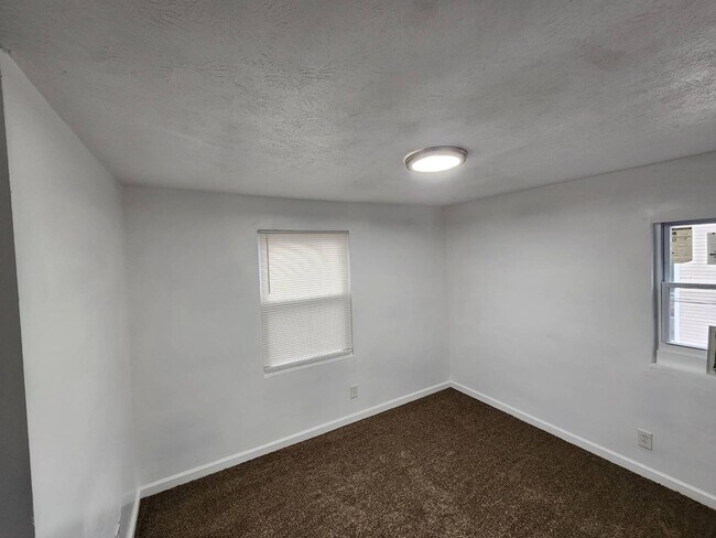 Building Photo - 10422 Dove Ave