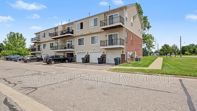 Building Photo - 43018 Burlington Dr