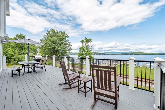 Building Photo - Beautiful Home On Lake Winnipesaukee