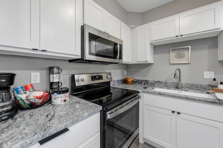 Building Photo - 343-277 Gulf Shore Drive-SI ID1502022P