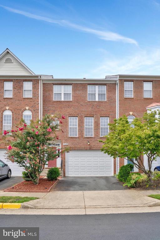 Building Photo - 22438 Maison Carree Square