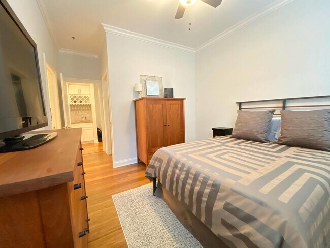 Building Photo - 1247 W Madison St