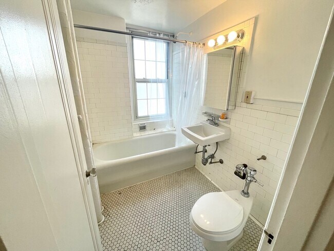 Building Photo - 1401 Beacon St