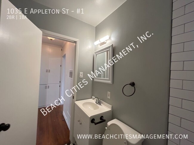 Building Photo - Updated Two Bedroom, One Bath Condo in Ala...