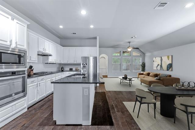 Building Photo - 2360 Whispering Pines Dr