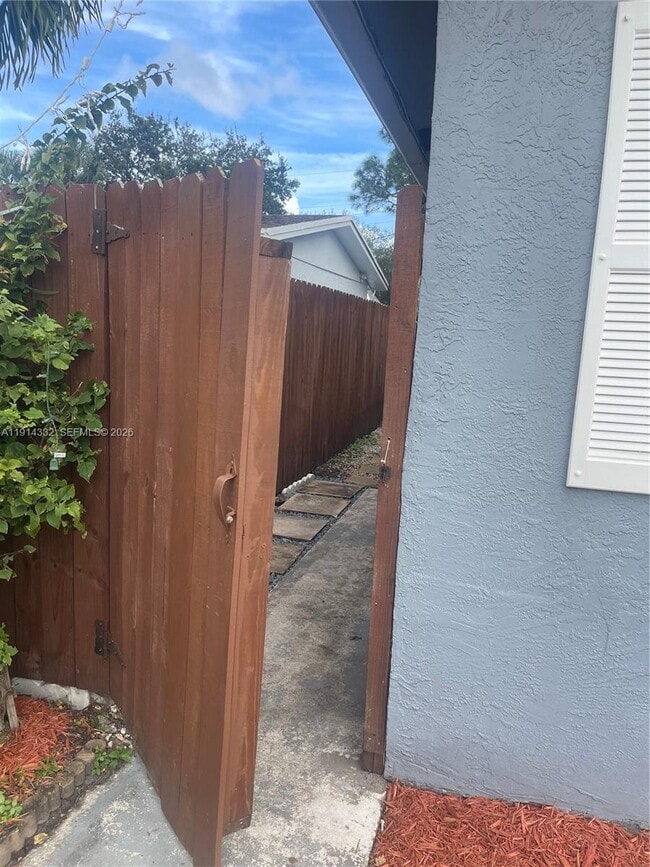 Building Photo - 428 NW 16th Ave