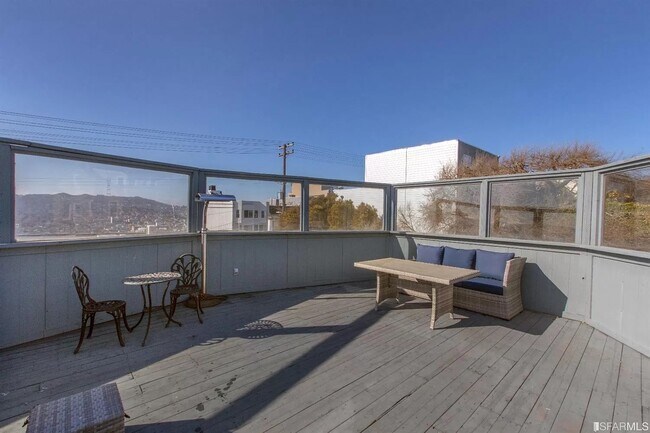 Building Photo - 999 Wisconsin St