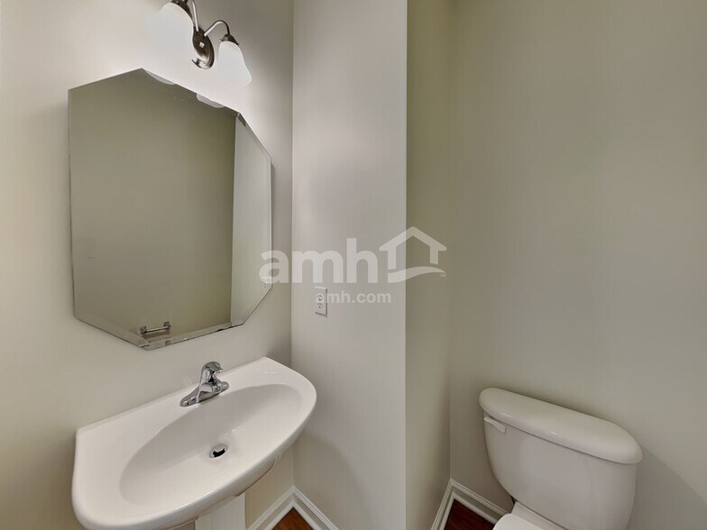 Building Photo - 10233 Broken Stone Ct