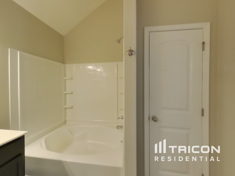 Building Photo - 509 Sourwood Dr