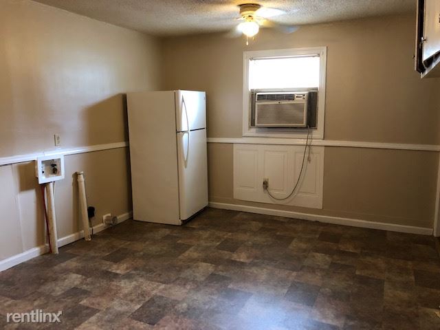 Building Photo - 3 br, 1 bath House - 2609 Textile Dr