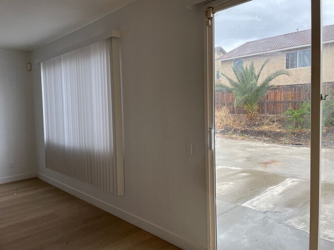 Building Photo - Spacious 6 Bedroom Home for Rent