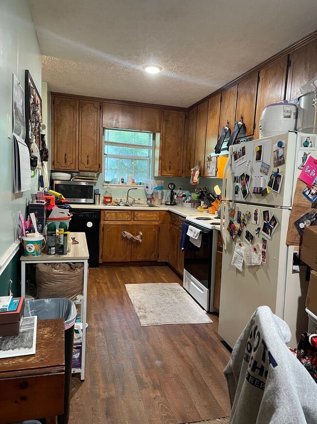 Building Photo - 2 bedroom, 2 bath duplex in Sleepy Creek o...