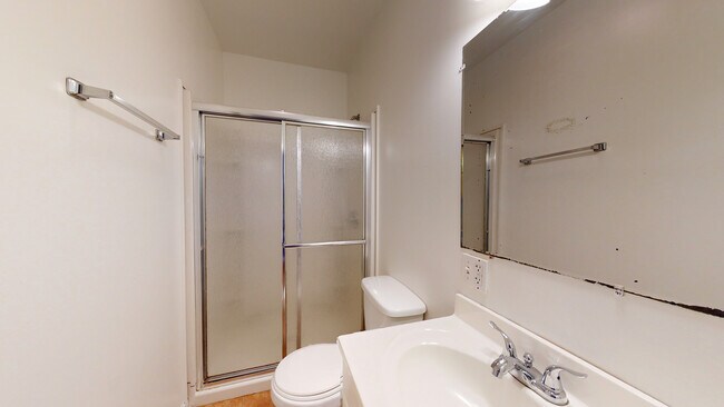Building Photo - 702 W Schubert Ave