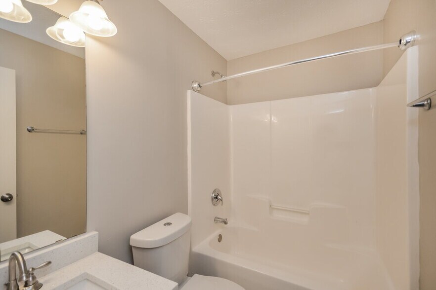 Building Photo - 729 Wood Bend Ct