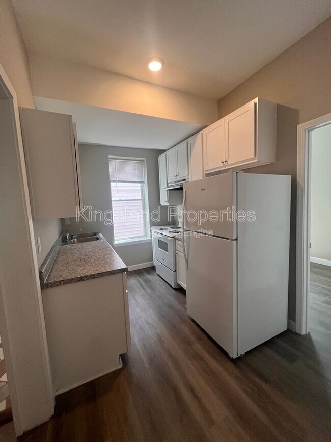 Building Photo - 4574 Evans Ave