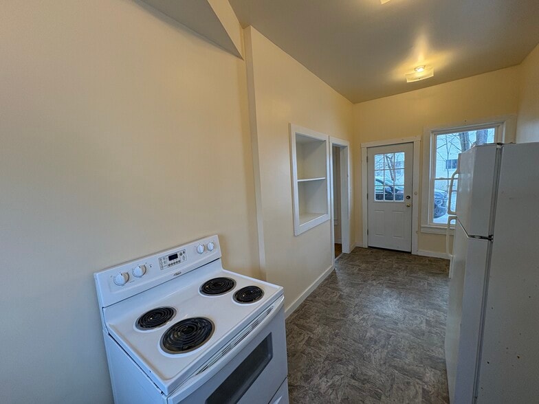 Building Photo - 165 Church St