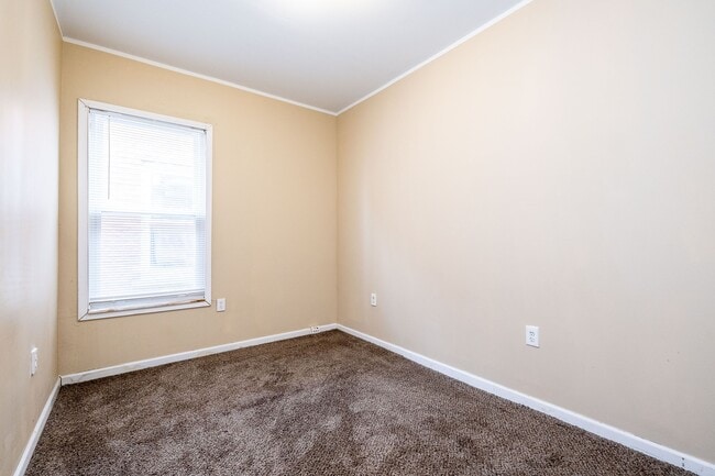 Building Photo - 627 Hague St