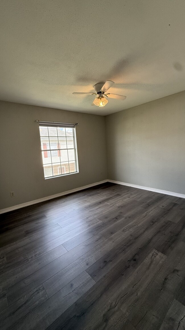 Building Photo - 8730 Glen Meadow Ln